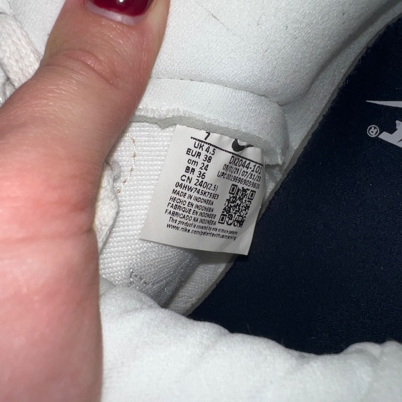 Women’s Nike Dunk High - Picture 10 of 12